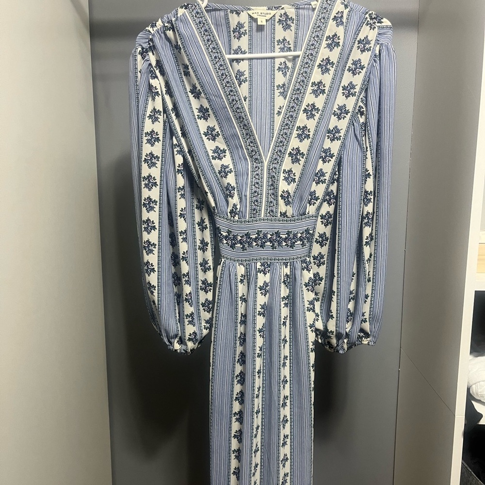 Long sleeved Maxi Dress. Beautiful Floral designs!